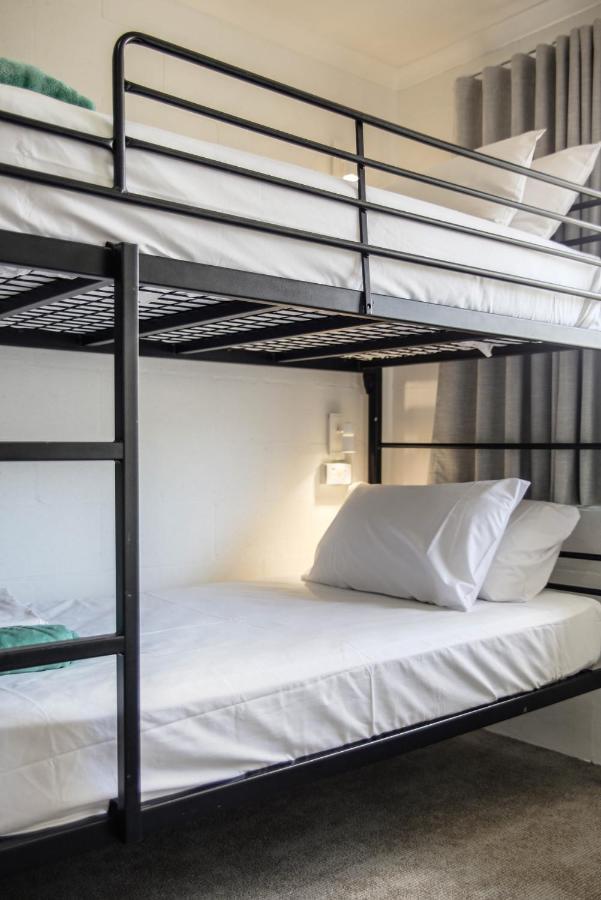 Abode Mooloolaba, Backpackers & Motel Rooms Exterior photo